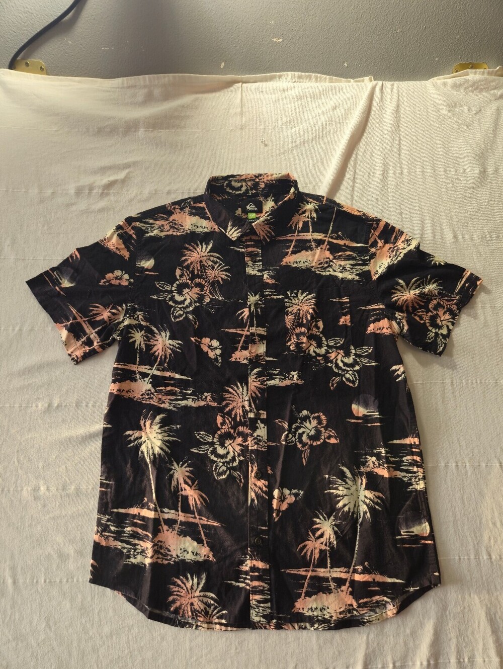 Quiksilver Men's Black and Peach Tropical Print Short Sleeve Shirt Large